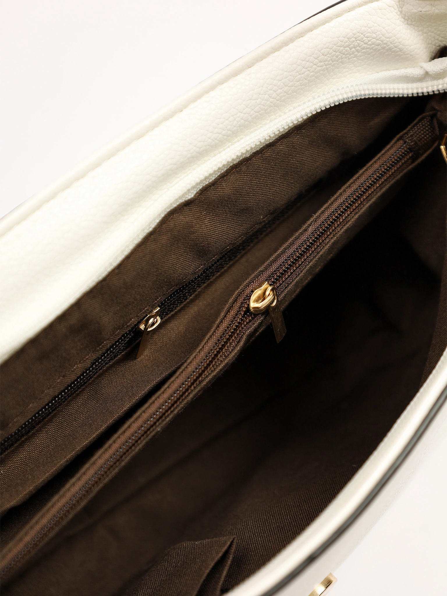 Сумка-кроссбоди с декоративной пряжкой в ассортименте